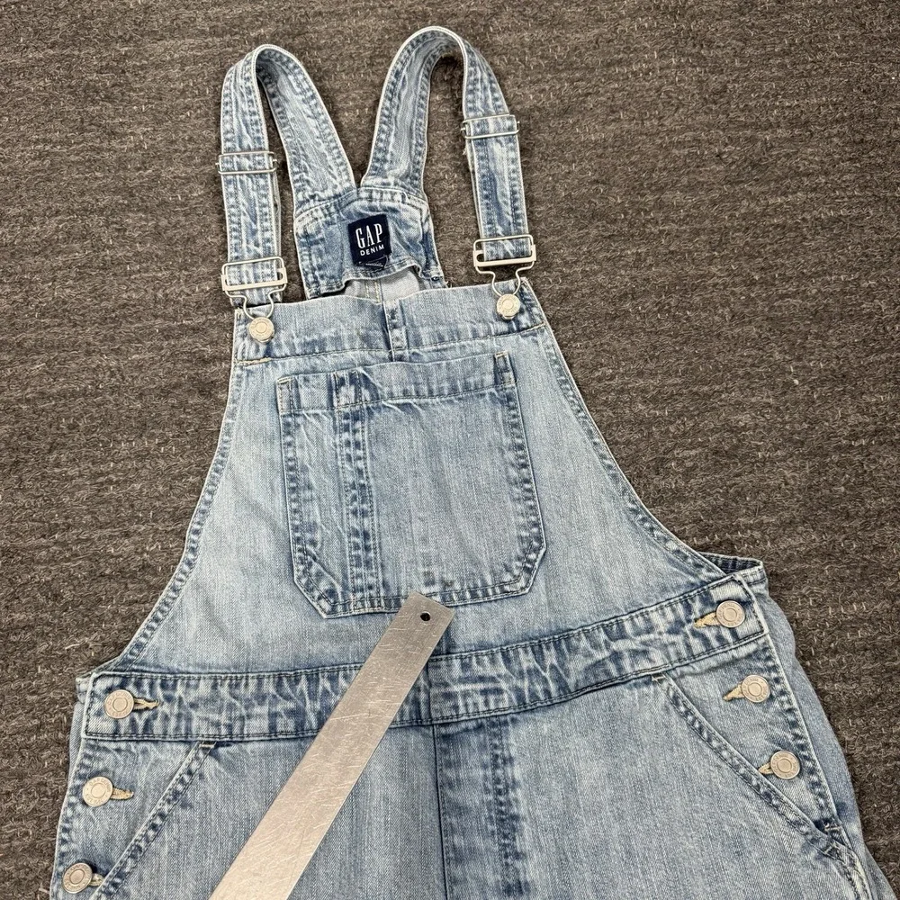 Gap Denim Bib Shortalls Women Medium Blue 100% Cotton Garden Cuffed Cut Off FLAW